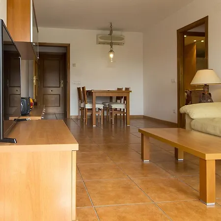 P2. Voramar, 5 Pax, Pineda de Mar